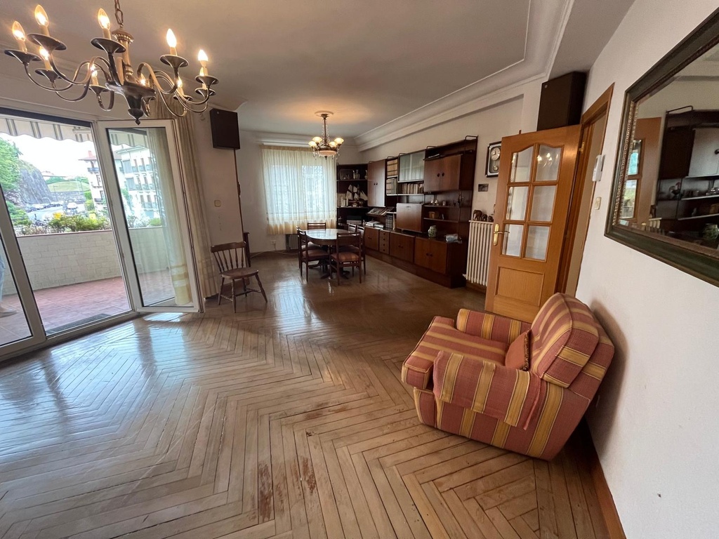 EXCLUSIVA VIVIENDA DE 200 m² CON MÚLTIPLES POSIBILIDADES EN MIRAMAR, HONDARRIBIA